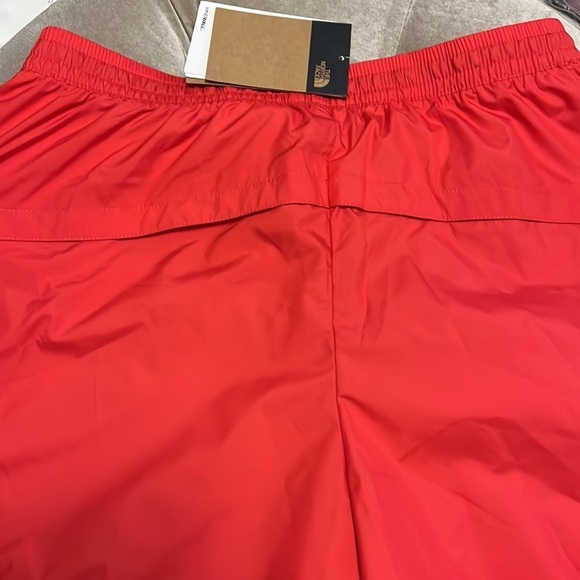 The north face women’s outline short in horizon red, new - Picture 8 of 15